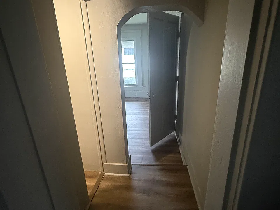 23 W Main St
