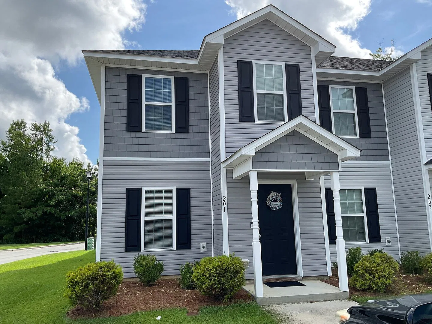 Featuring 2 bedrooms and 2.5 bathrooms. The main level features a welcoming living area, a kitche... — Photo 1
