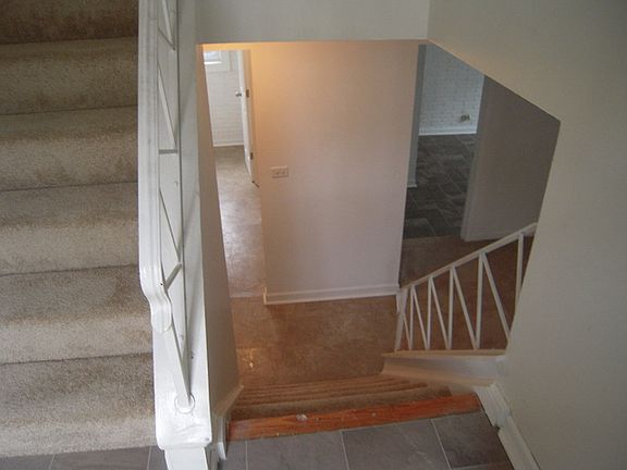 3rd image of 1423 Yale Ln