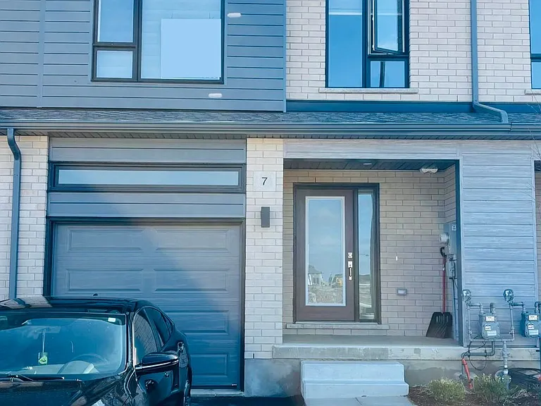 7 Oak St — Photo 3