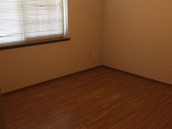 5th image of 10419 McKinley Ave E