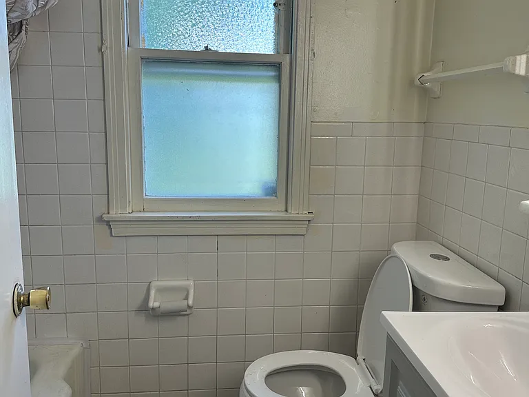 204 Easton Ave #1 — Photo 5
