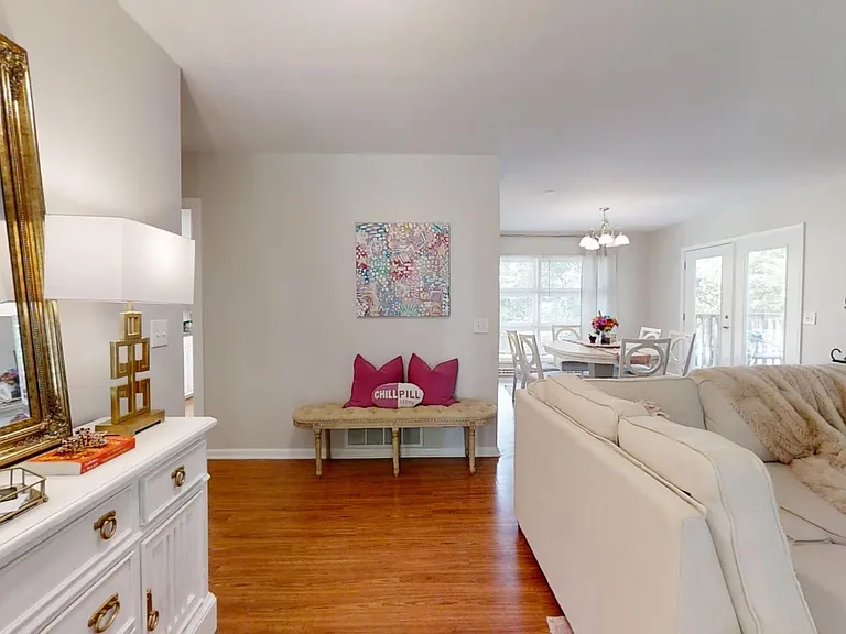 560 Sherwood Dr — Photo 5