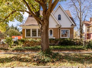 10 N Porter St, Elgin, IL 60120