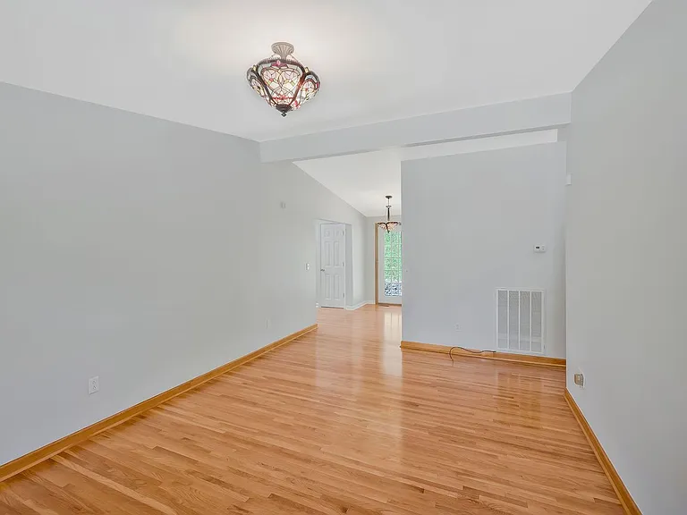 4857 Torbay Dr — Photo 8