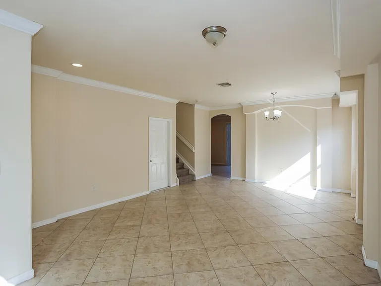 2030 SE 14th Ct — Photo 4