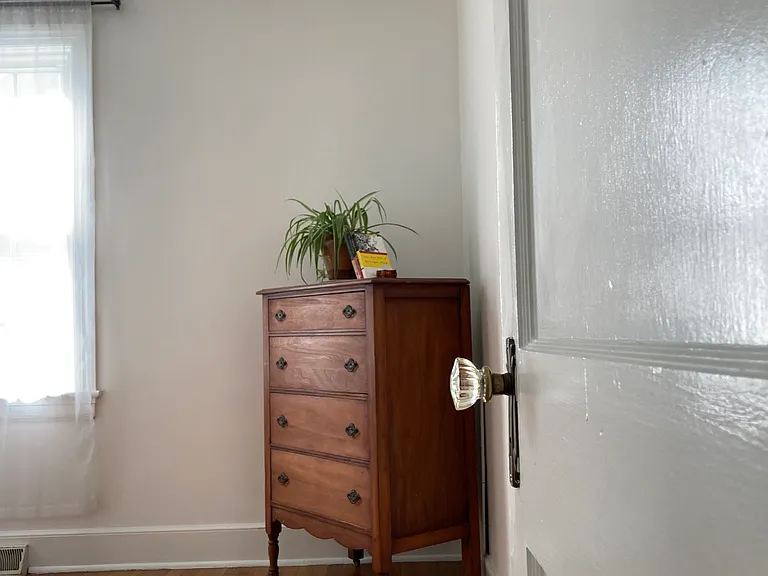 605 Midway Ave — Photo 3