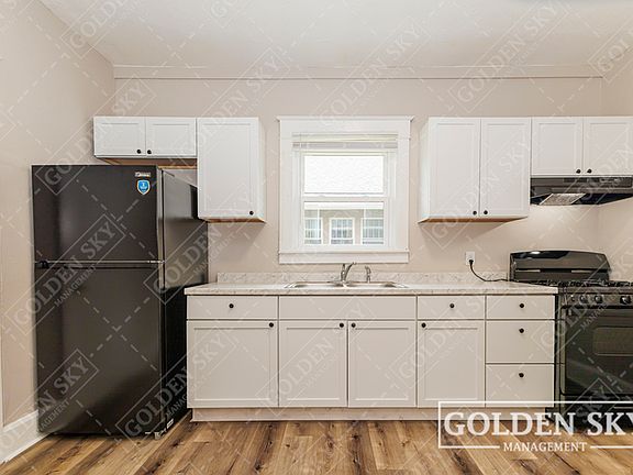 4th image of 1700 S Mulberry St