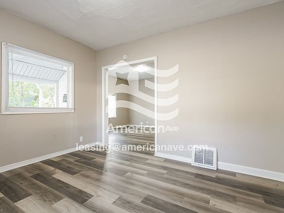 872048_003_wm_-_living_room_13026824.jpg