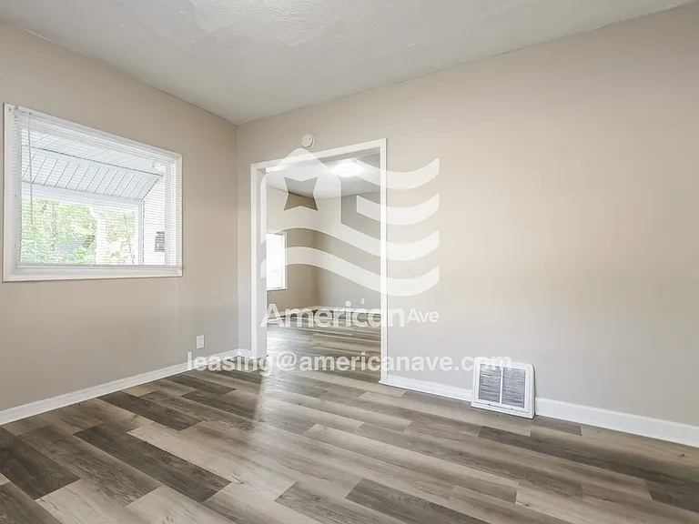 872048_003_wm_-_living_room_13026824.jpg