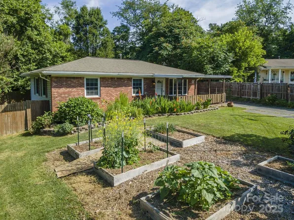 6 Eva Cir, Asheville, NC 28806