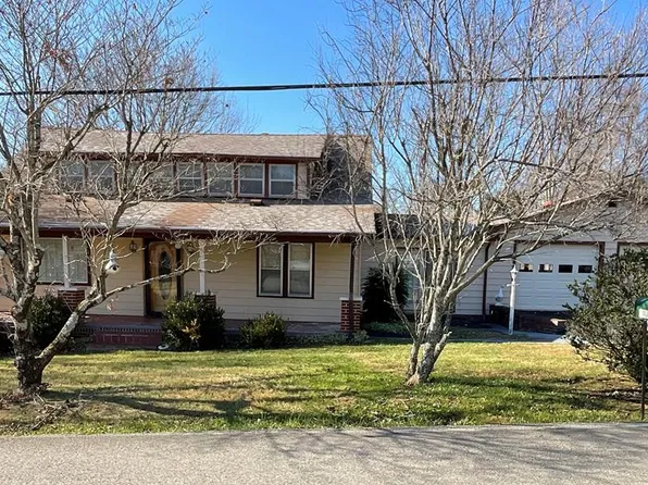 1015 Highland Ave, Byrdstown, TN 38549