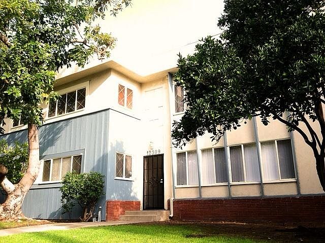 1st image of 12309 Moorpark St APT 2