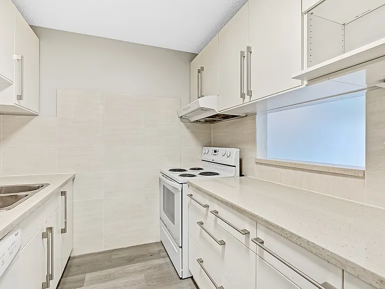 8040 Blundell Rd — Photo 37