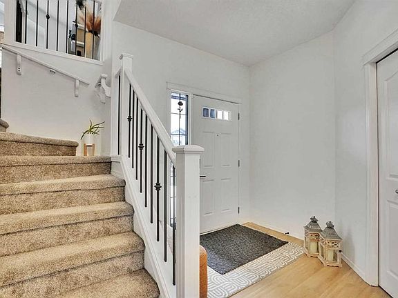 3rd image of 31 N Skyview Shores Gdns NE