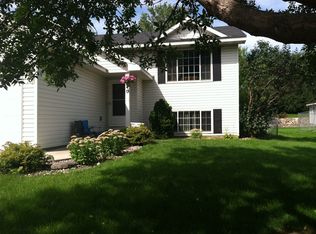 840 Sparrow Rd, Waconia, MN 55387