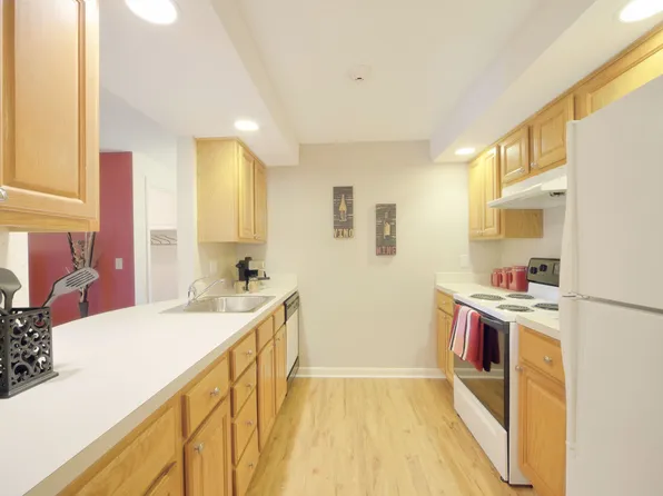 Royal Crest Warwick, 42 Cedar Pond Dr #3, Warwick, RI 02886