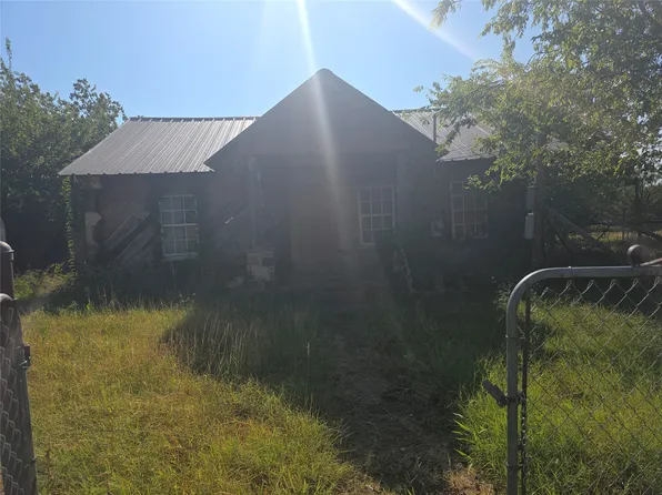 614 N Panther St, Breckenridge, TX 76424