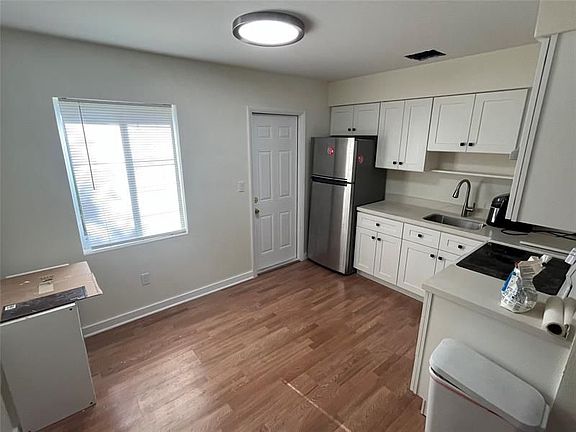 3rd image of 50 SE 6th St #B-a