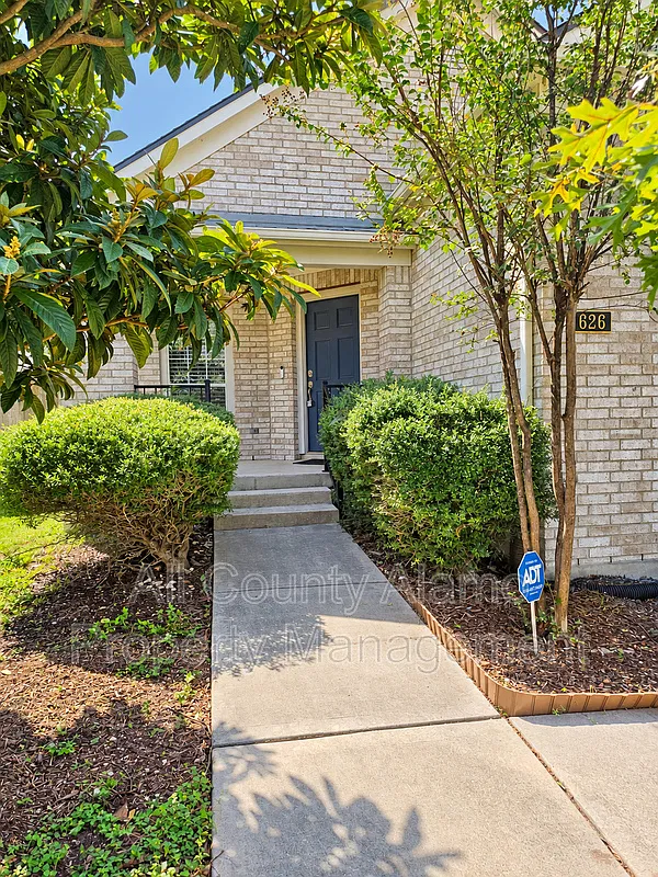 3 bed, 2.0 bath, 2109 sqft, $2,395 — Photo 4