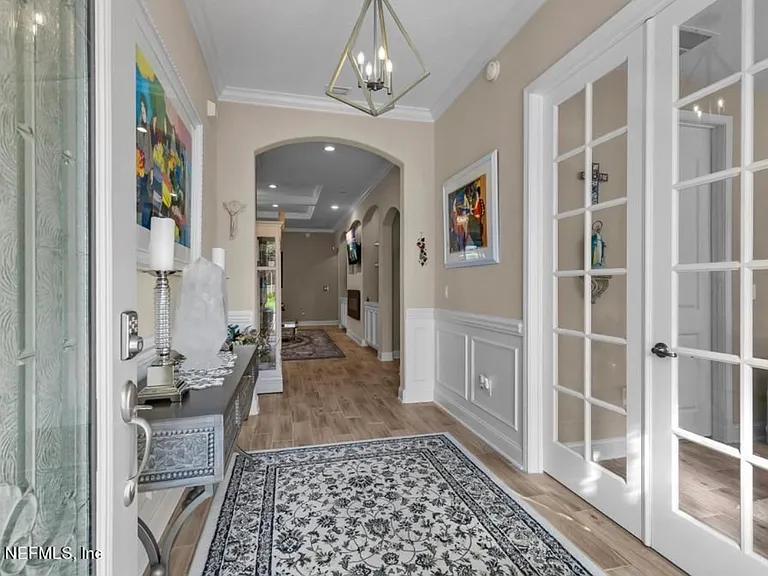 454 Athens Dr — Photo 2