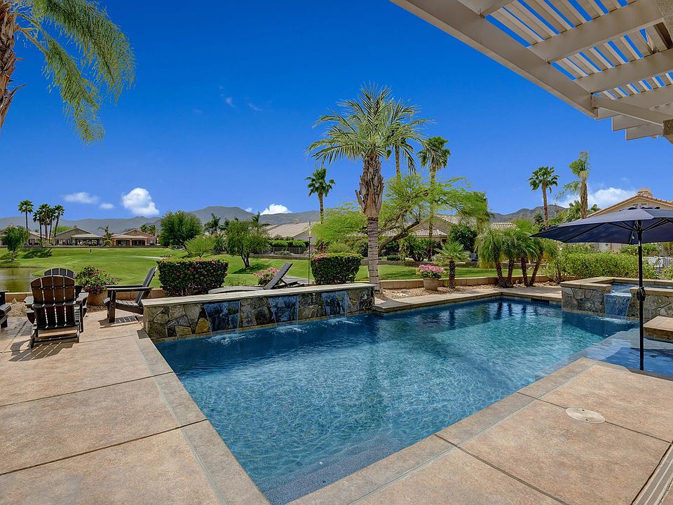 Backyard with Mountain View on Hole 14!