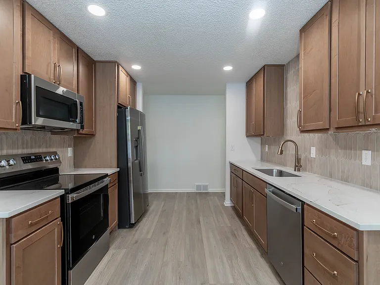 6522 Lincoln Ave — Photo 8