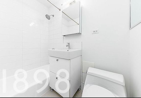 4th image of 120 W 97th St APT 12E