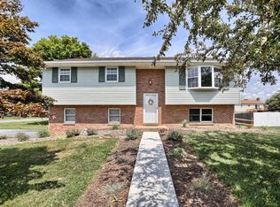 935 Oak Ln, Lebanon, PA 17046