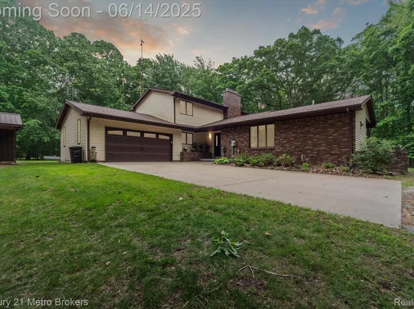 14210 W Burt Rd, Chesaning, MI 48616