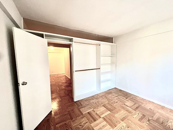 4th image of 250 E 39th St APT 10C