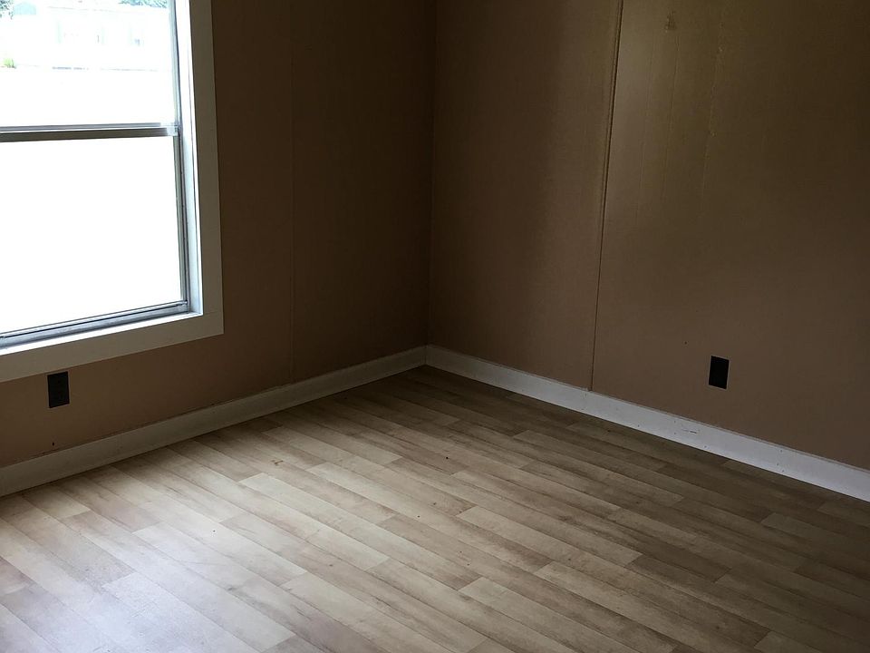 2nd image of 139 Rainbow Ln