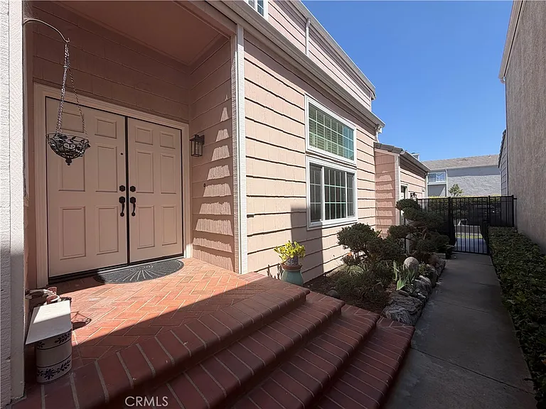 2664 Woodbury Dr — Photo 5