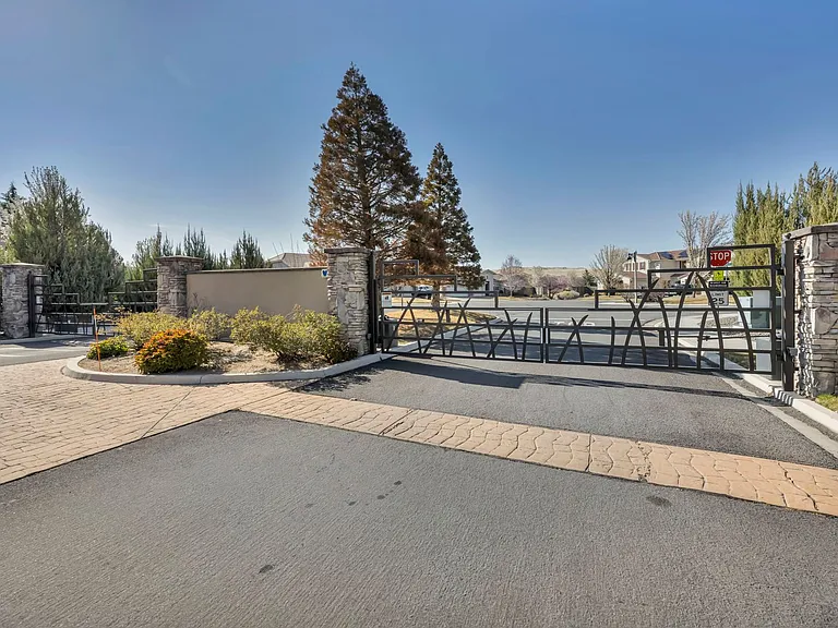6328 Windy Meadow Dr — Photo 2