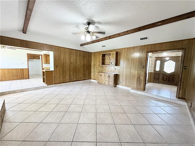2315 E Business Highway 190 — Photo 6