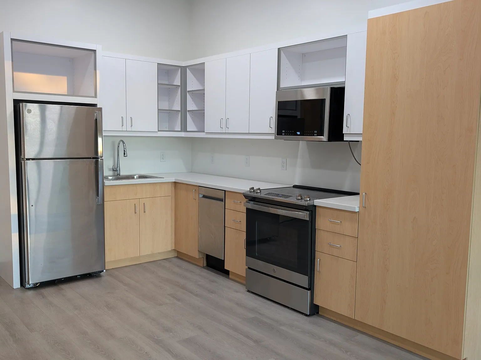 2 bed, 764 sqft, $1,671 — Photo 1