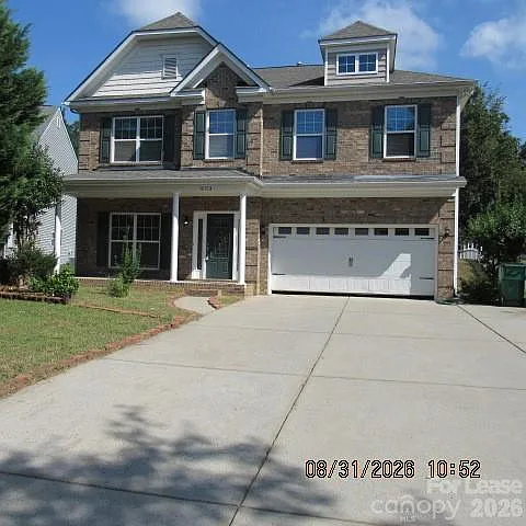 5 bed, 2.5 bath, 3118 sqft, $2,800 — Photo 1