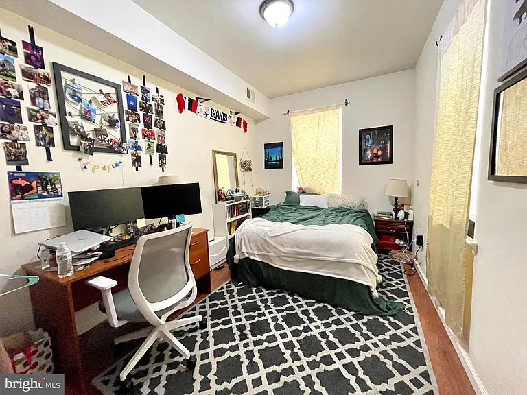 1131 Green St #2 — Photo 11
