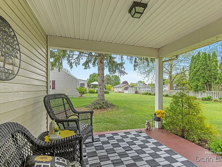 167 Holiday Dr — Photo 4
