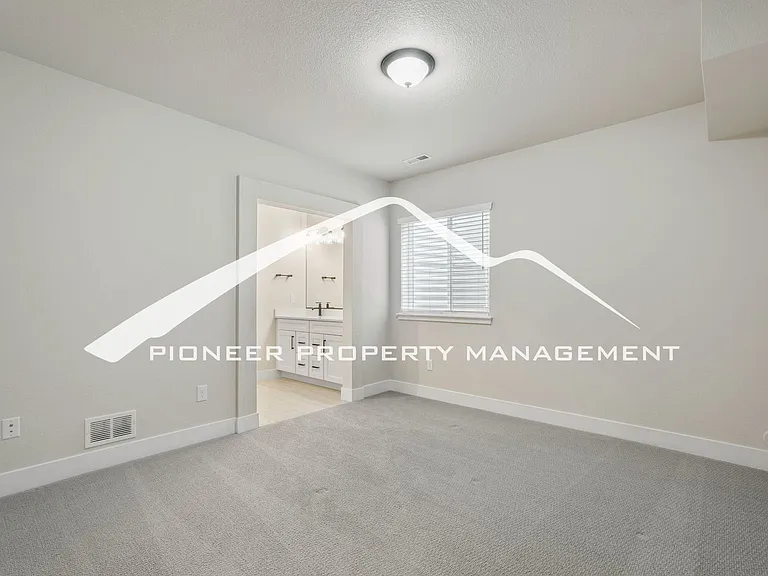 2398 Merlot Dr — Photo 25