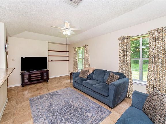 3rd image of 207 S Park Ln