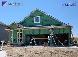 820 Gray Ave, Waukee, IA 50263