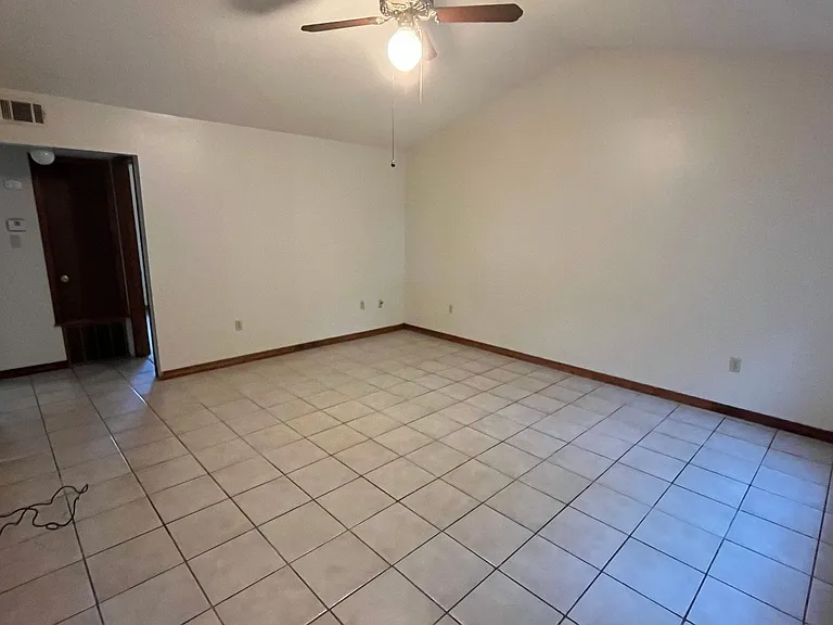 404 Hunter Ridge Ln — Photo 2