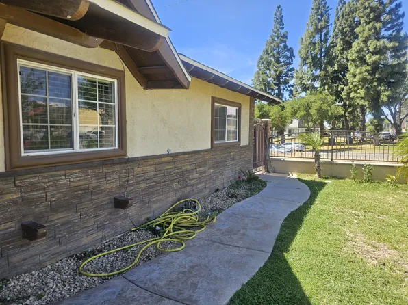 881 W Lorraine Pl, Rialto, CA 92376