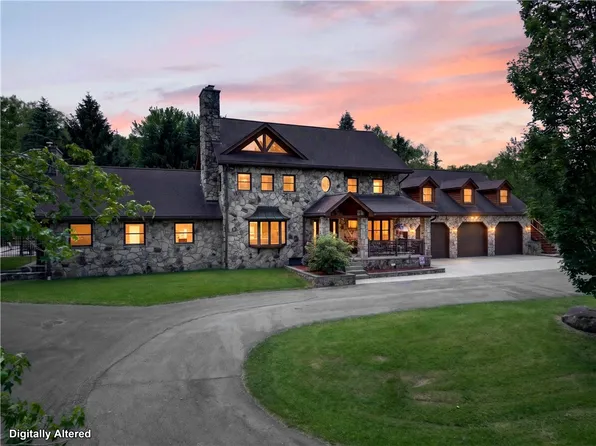 134 Twin Lake Ln, Laughlintown, PA 15655