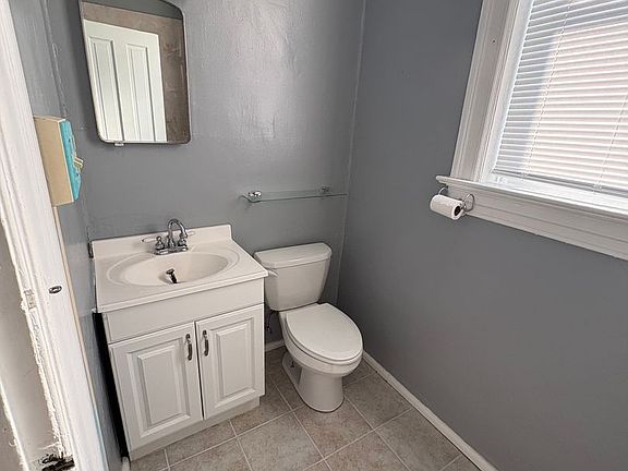 5th image of 4440B Gibson Ave