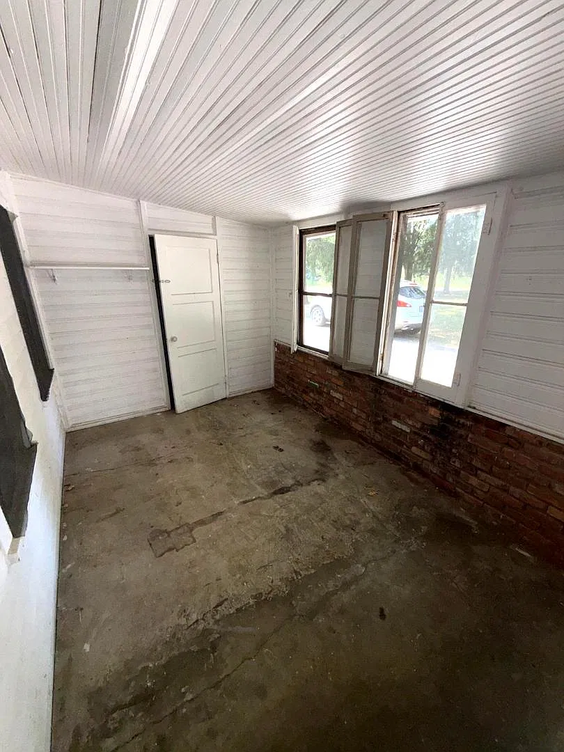 57951 Grand River Avenue - 3 — Photo 2