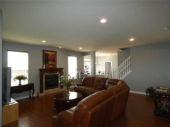 4th image of 1423 Aggie Ln