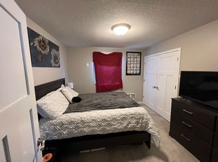 1004 Main St APT 2, Pella, IA 50219