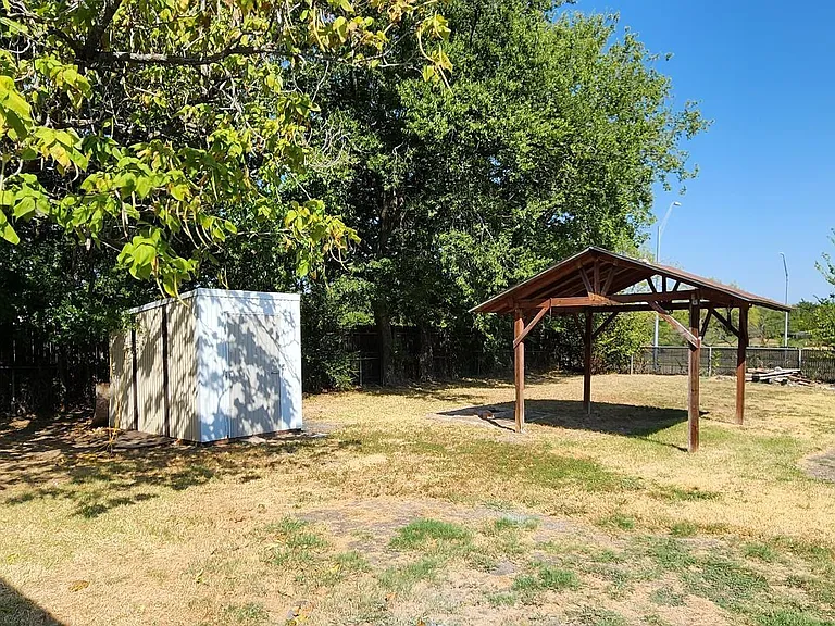 214 Sue Ln — Photo 9